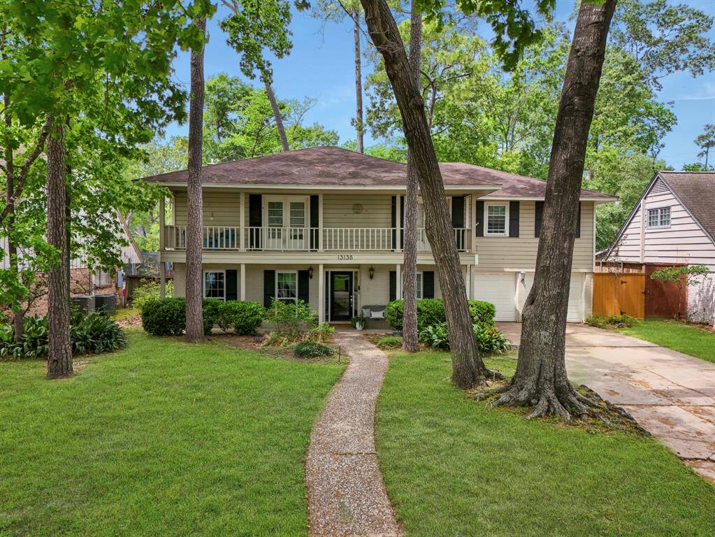 Beautiful Colonial New Orleans Style home in the heart of Memorial.