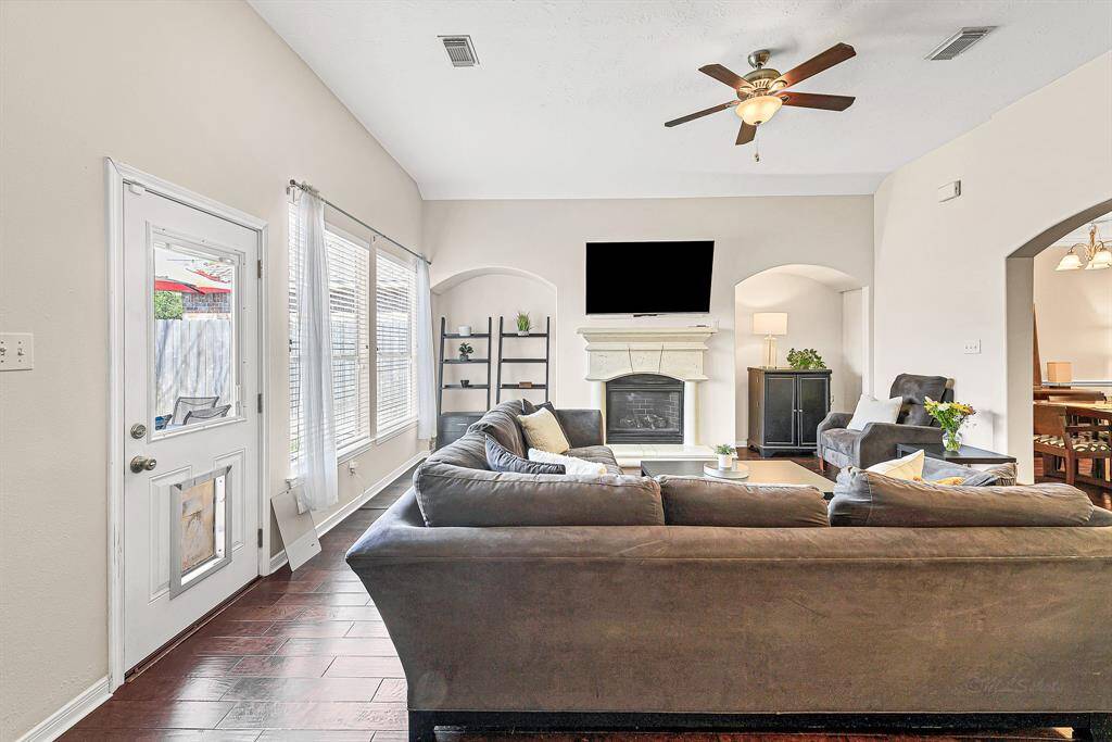 Delicate arched niches frame the auto-start gas log fireplace, creating a cozy focal point perfect for relaxing andunwinding.