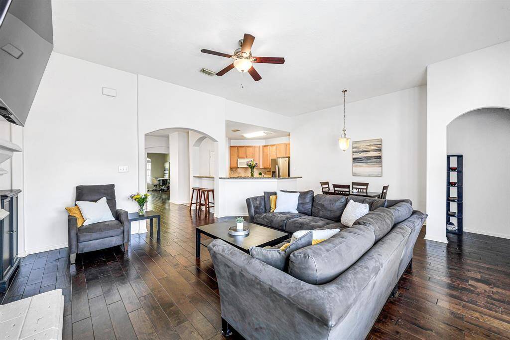 The open-concept design seamlessly connects the living area to thekitchen and dining spaces, making it perfect for entertaining.