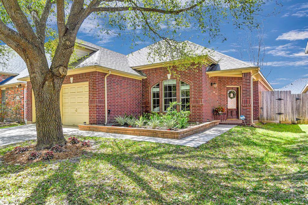 13915 Hillingdale Lane is ready for its new owners! Give us a call today to schedule your private tour!