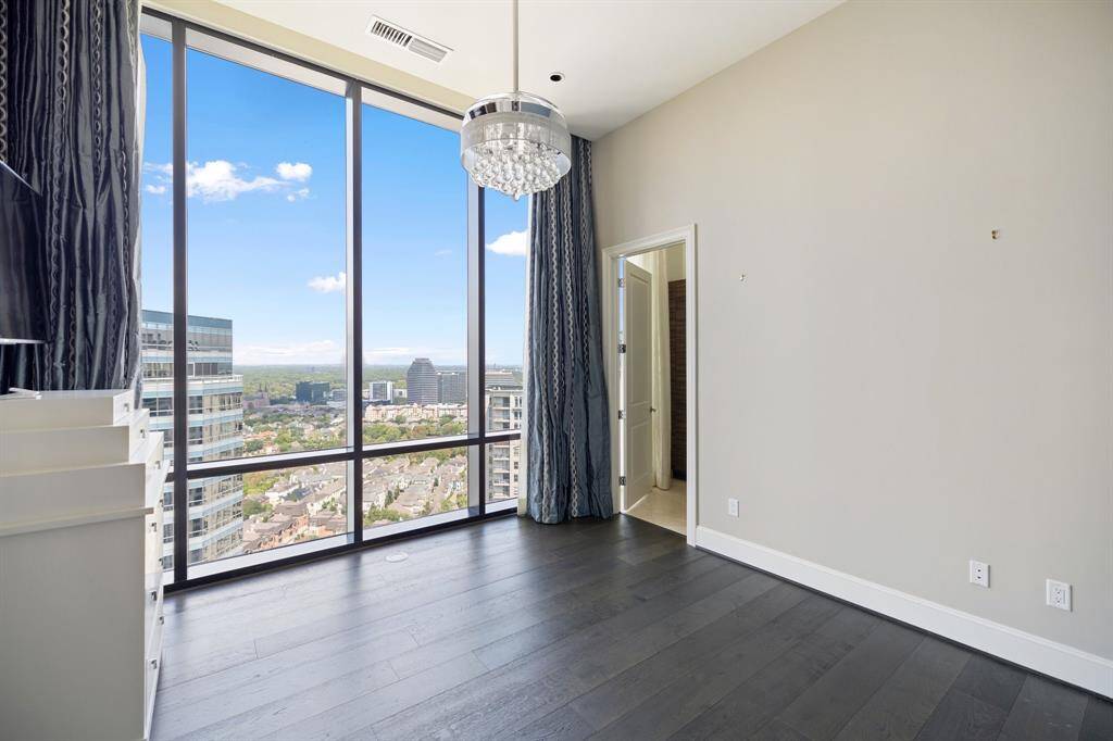 Additional secondary bedroom, with hardwood floors and en-suite bath.