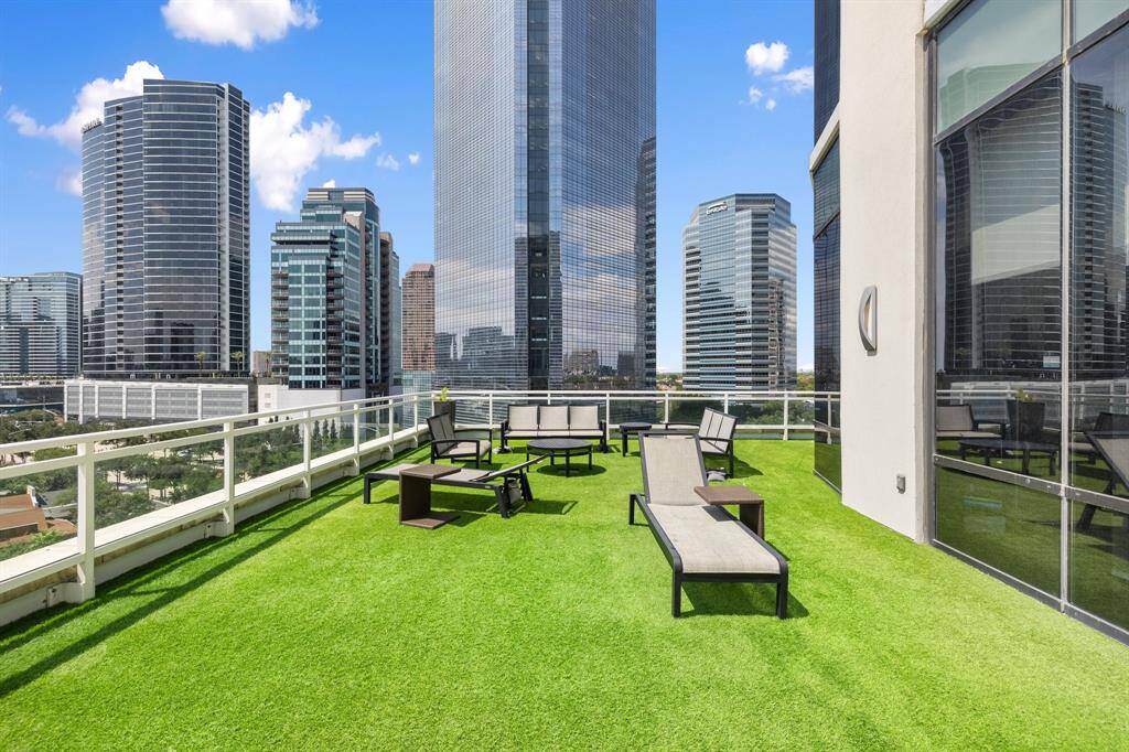 Large turfed poolside deck.