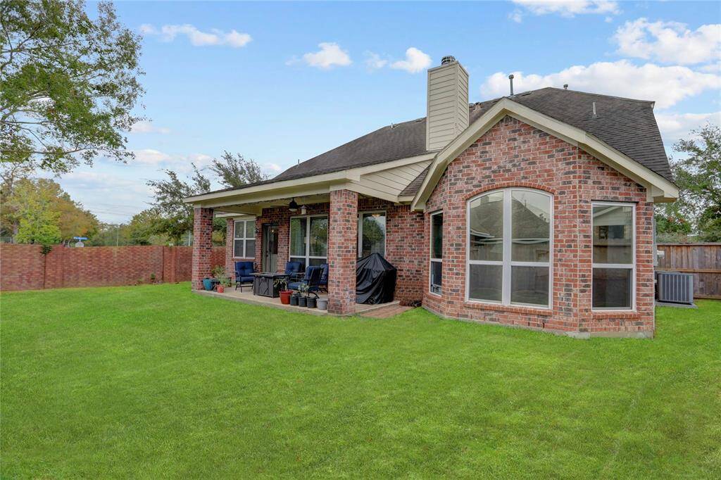 A GENEROUS OUTDOORSPACE WITH A CHARMINGBRICK EXTERIOR AND ASHADED PATIO, IDEAL FORENTERTAINING OR ENJOYINGTHE BEAUTY OF THEOUTDOORS.