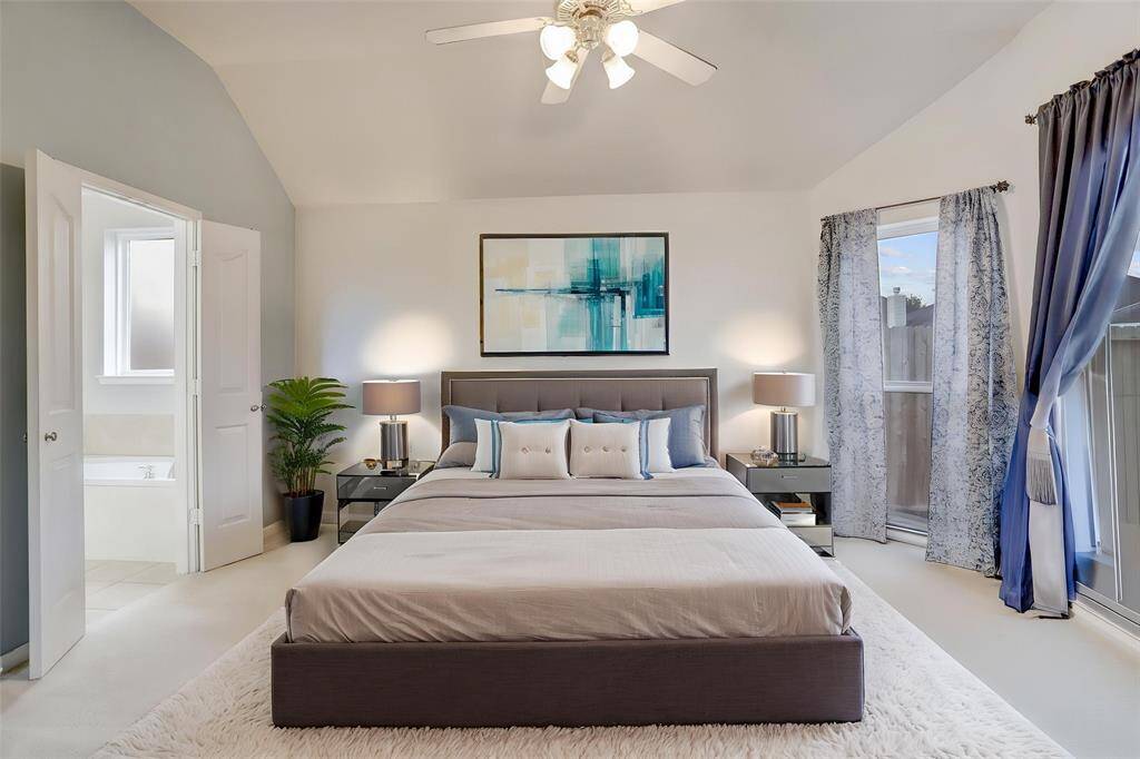 NVITING MASTER SUITEWITH VAULTED CEILINGS,PLUSH CARPETING, AND ANEN-SUITE BATHROOM FORULTIMATE RELAXATION. *Thisphoto has been virtually staged