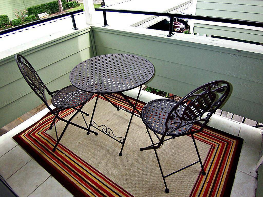 Screened in covered patio