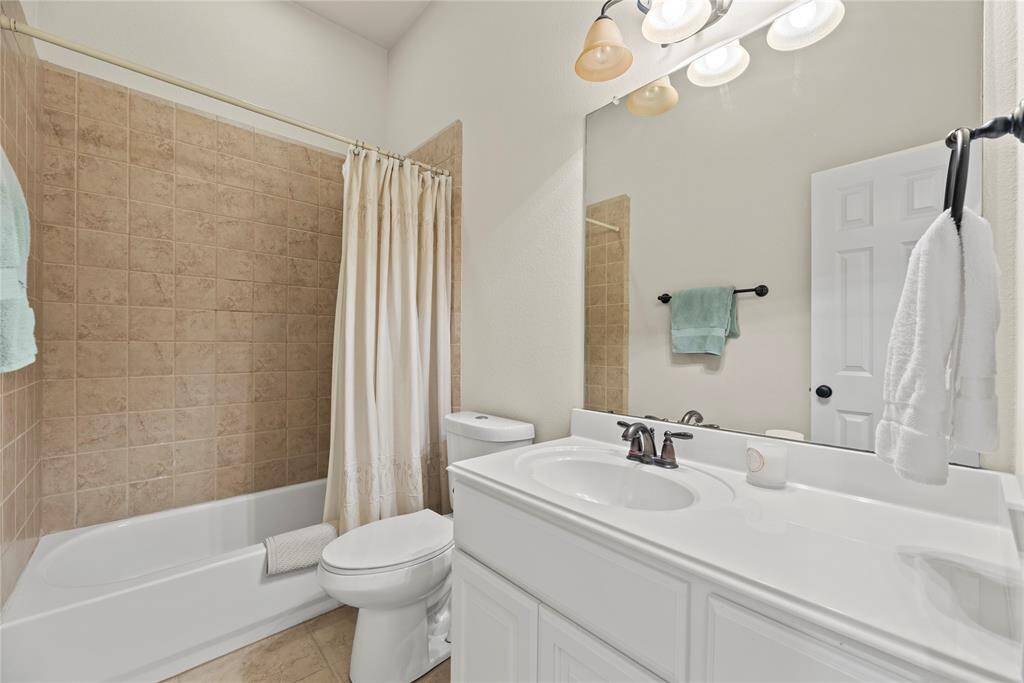This bath features a spacious vanity, making busy mornings a breeze for the whole family.