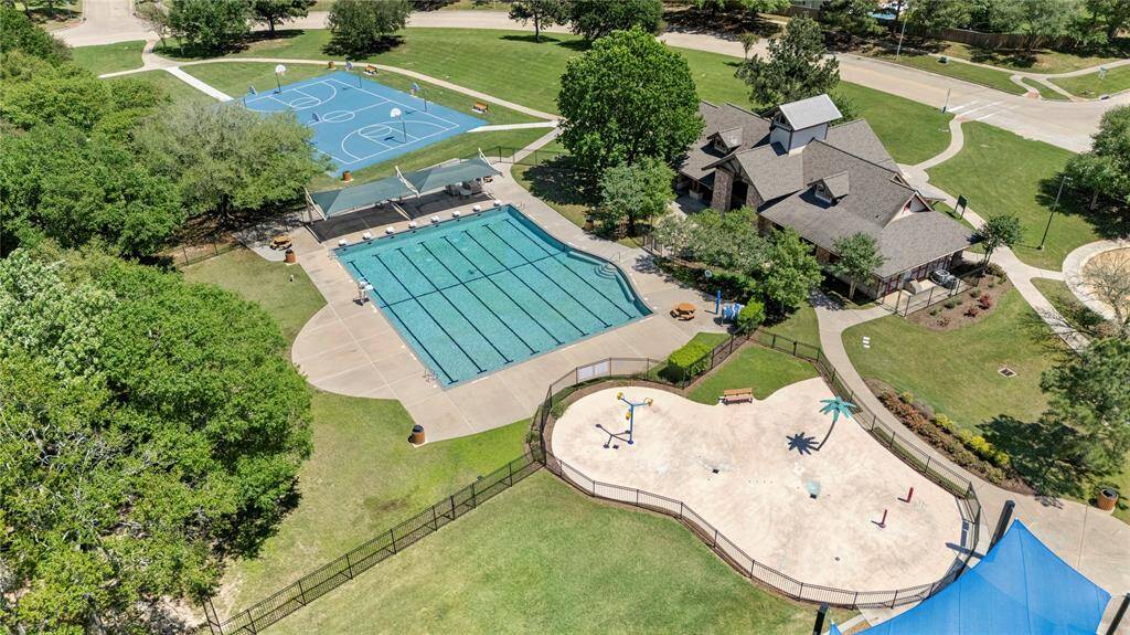 Summers are always better in Fairfield! Take the kids to the community pool or splash pad. Relax, talk with friends, and enjoy the atmosphere.