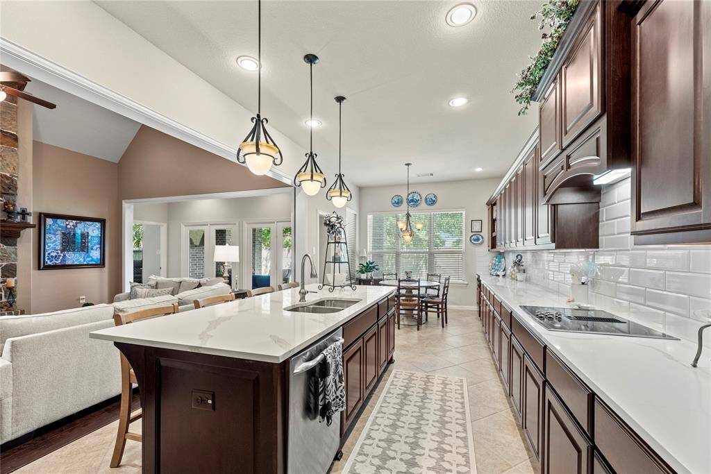 The natural beauty of the quartz creates visual interest and texture, while also serving as a practical and easy-to-clean surface.