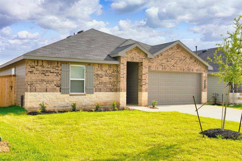 Lovely Brick and Stone One Story in Mill Creek!