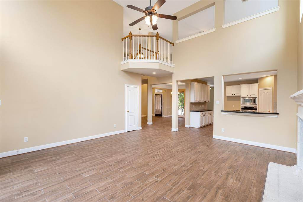 The balcony is a great viewpoint to gaze at the majestic lake.