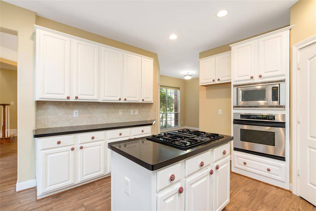 Another look at the immense storage, stainless steel appliances, and consistent flooring before heading to the breakfast area.