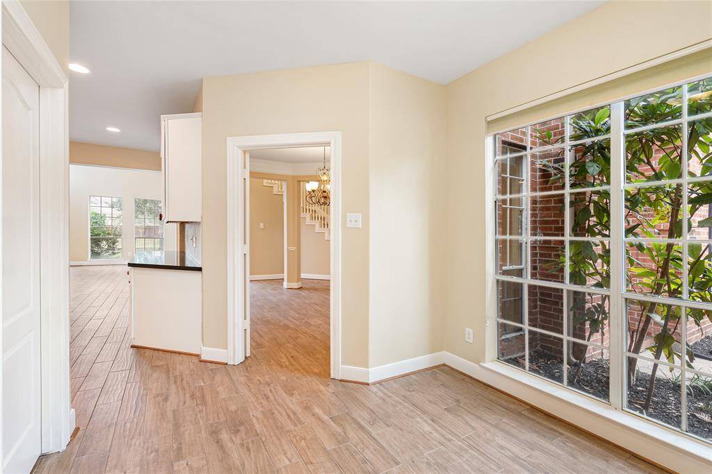 The breakfast area faces more natural beauty. Wouldn't you like to start your day here?