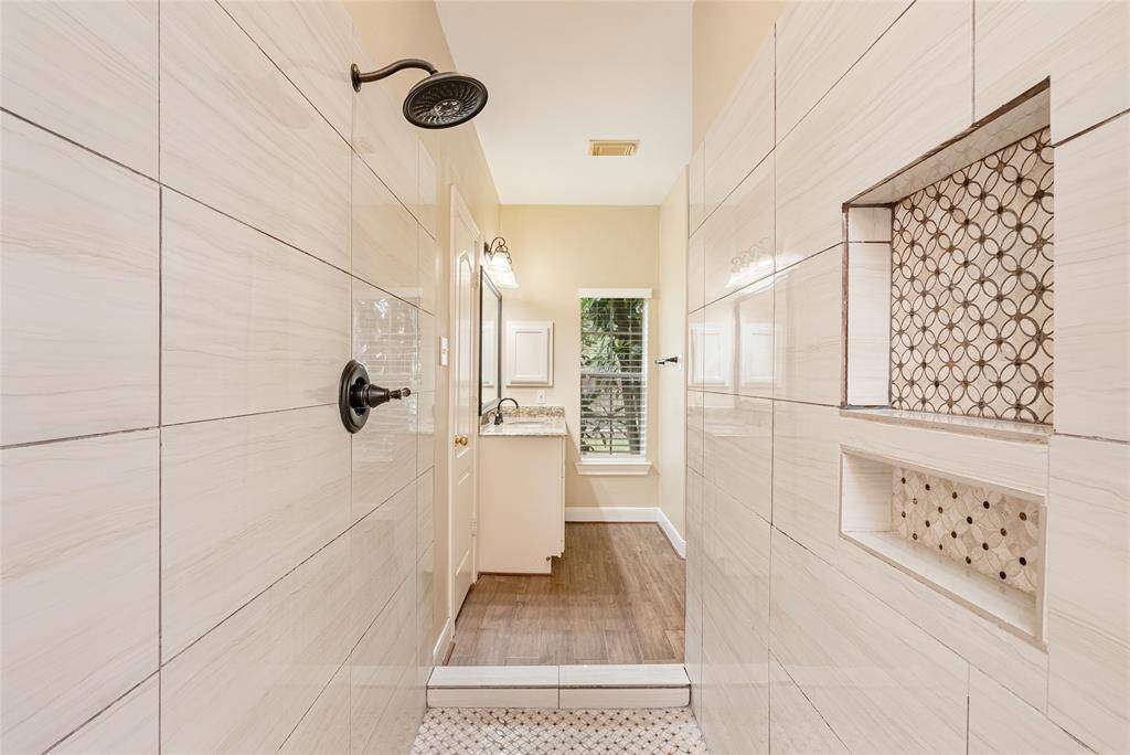 A double niche in the shower for convenience!