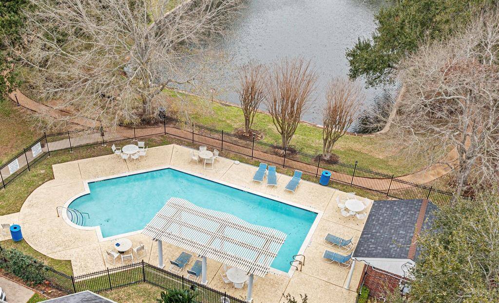 The community offers the luxury of having a pool without personal maintenance! There's also a bathroom and WiFi onsite.