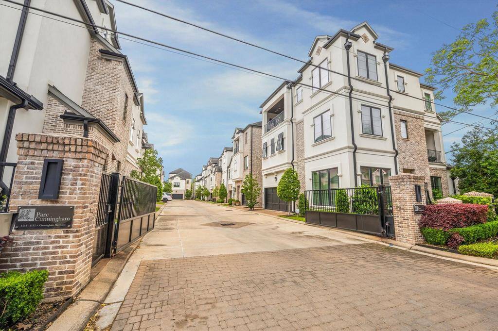A small gated community built by award-winning Cunningham Development. Zoned to Valley Oaks Elementary and Memorial High School. Some middle school students in the area are known to have "opted-in" to Spring Branch Middle School.