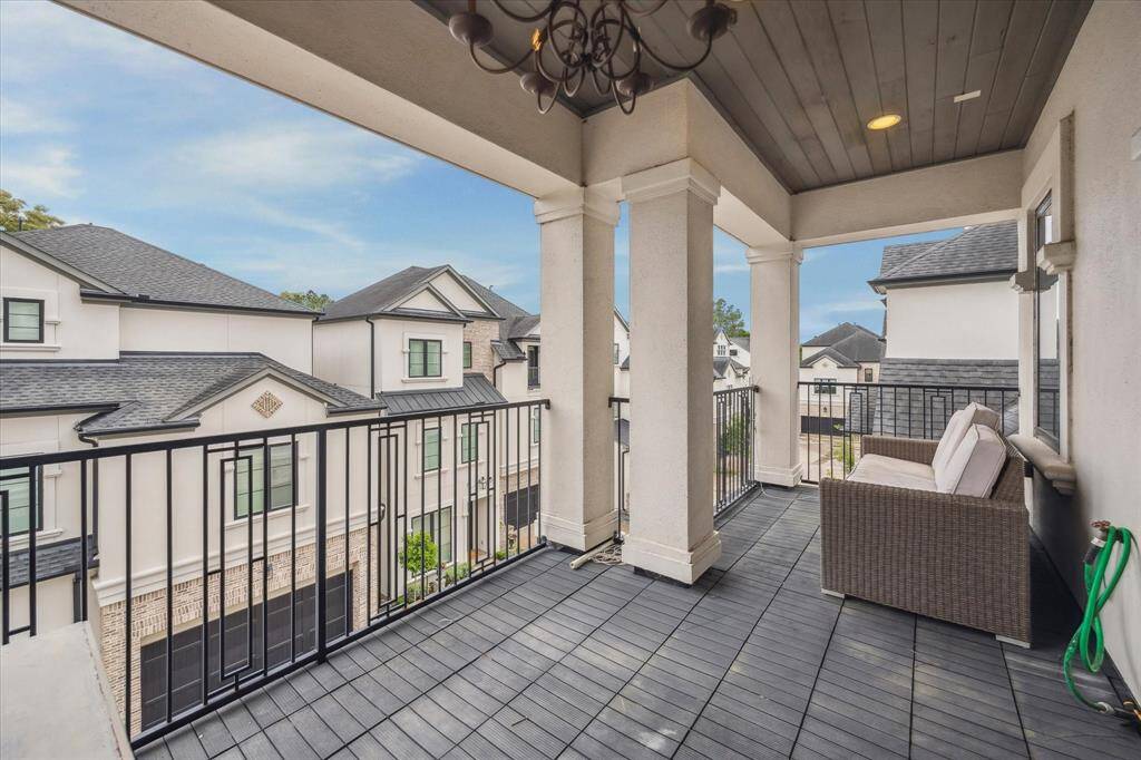 Third floor balcony...a relaxing place to enjoy the outdoors