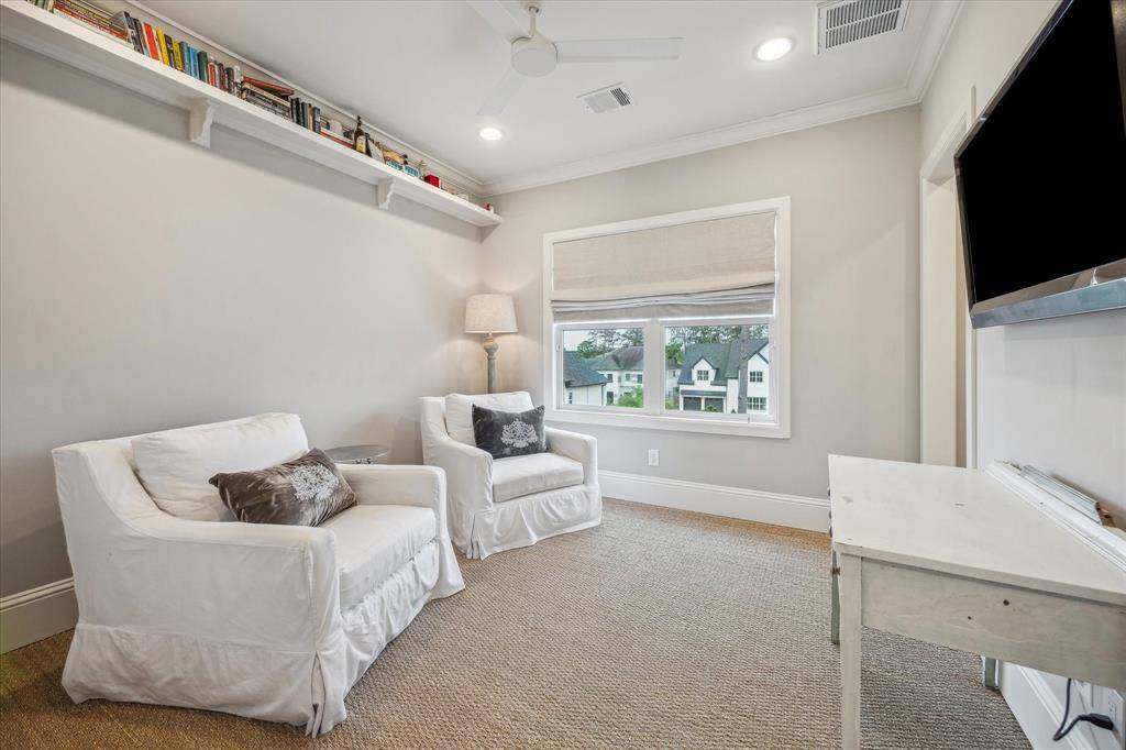Third floor secondary bedroom with sea grass and Hollywood bath