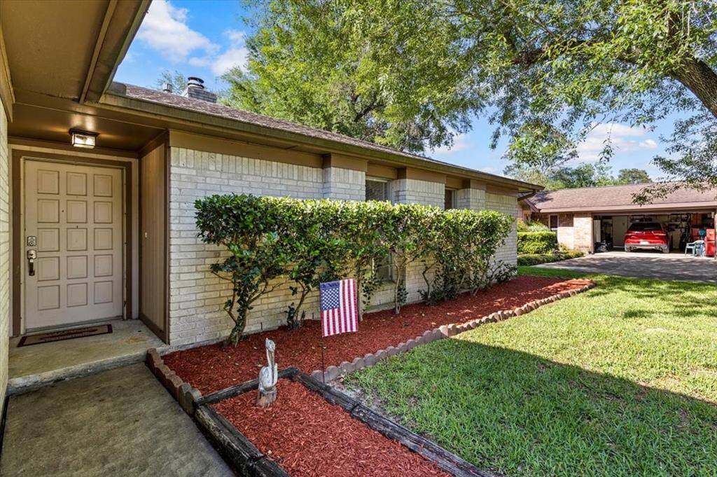 Freshly mulched landscaping as you walk up to the front door.