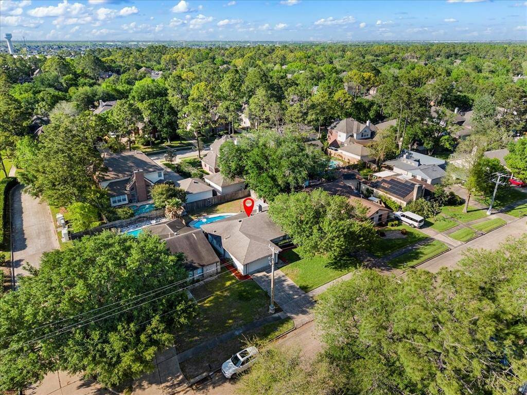 Another view of the backyard.  So spacious with plenty of room for a garden or swingset.