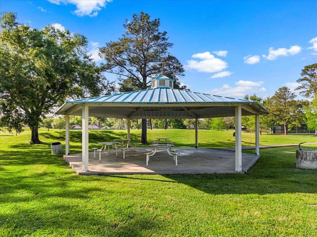 The Middlebrook HOA has monthly family events at the park area.
