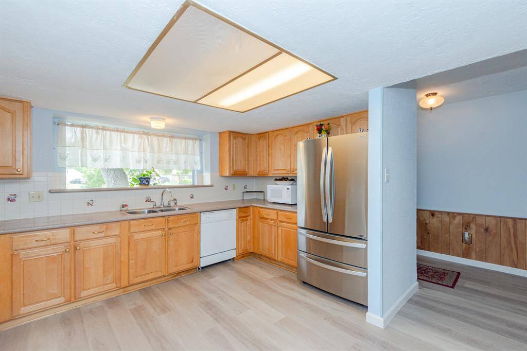Little bar between kitcehn and dining room and new floors throughout make this a warm and inviting place