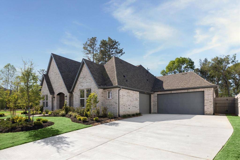 Split 3 Car Garage