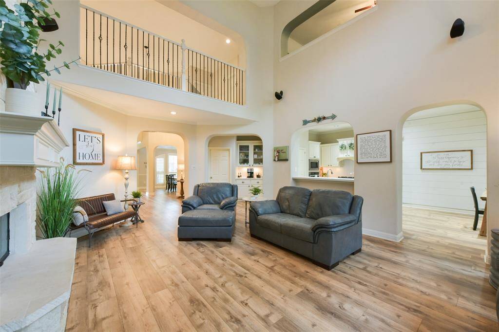 Such a great open floor plan, perfect for entertaining. Each room flows seamlessly to the next.
