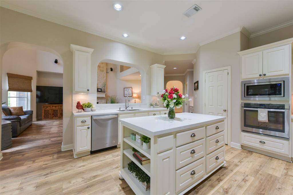 Stainless steel appliances, crown molding, undermount lighting and tons of storage!