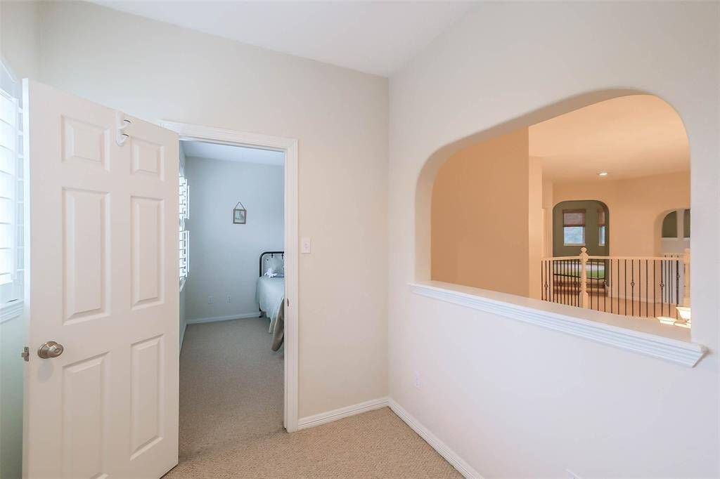 Bonus room shared between two of the upstairs bedrooms. This could be a reading room, extra play area, even a homework station.