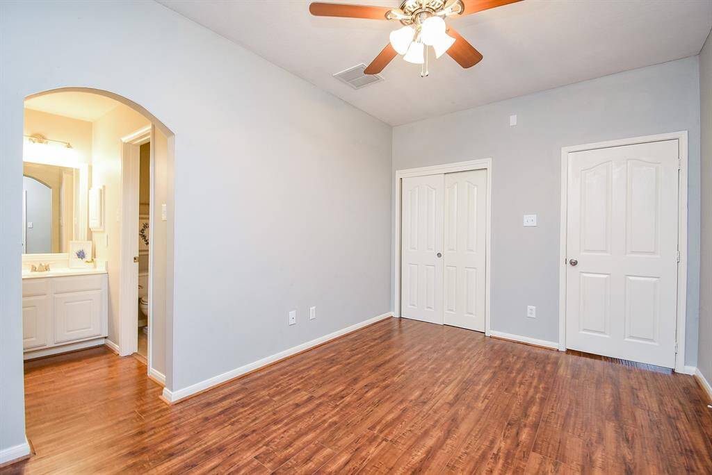 secondary room with Jack & Jill bathroom.