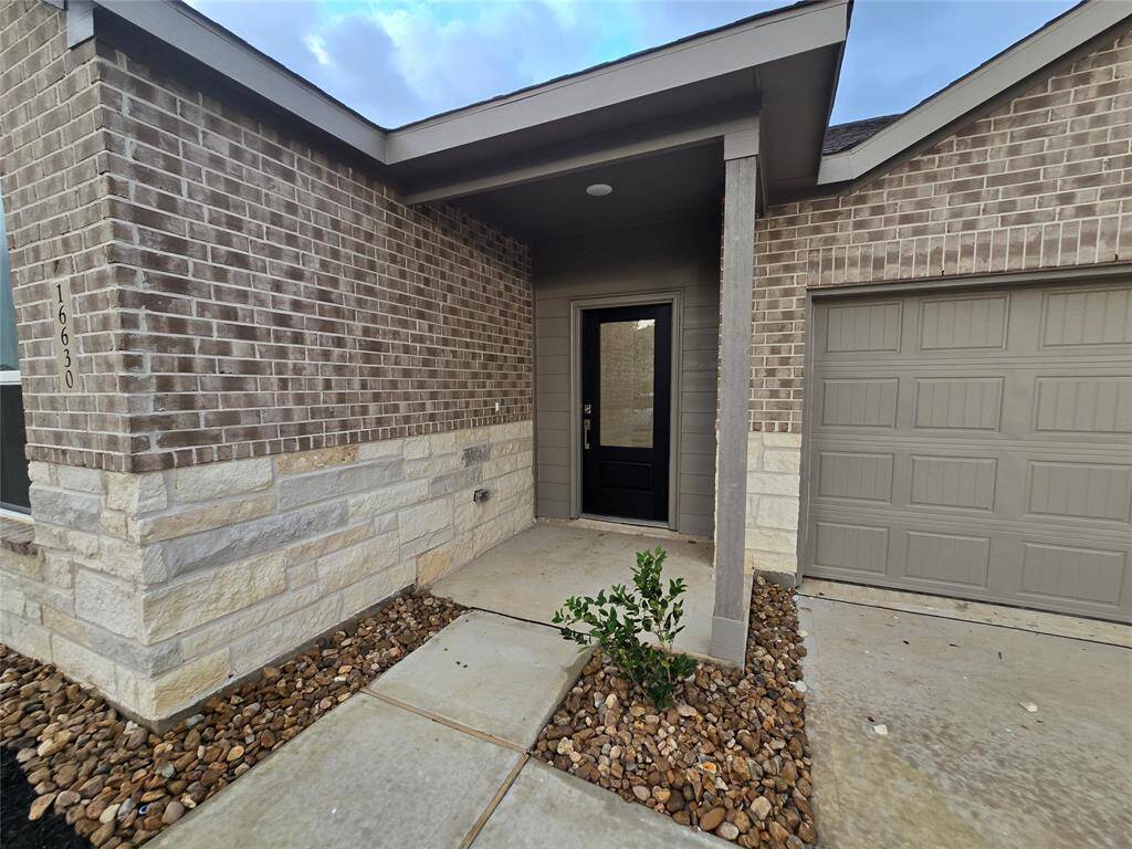 *Not actual home, pictures representative to same elevation*