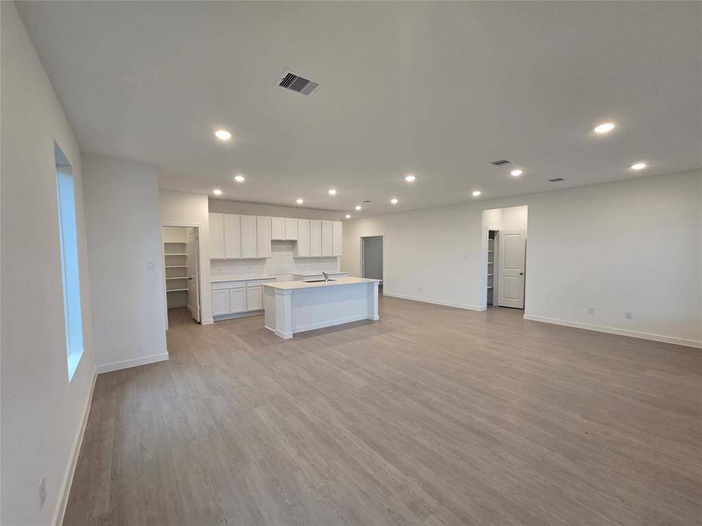 *Not actual home, pictures representative to same floorplan*