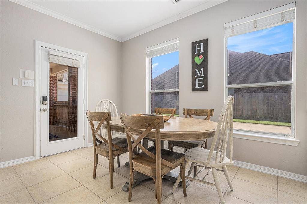 Large breakfast area
