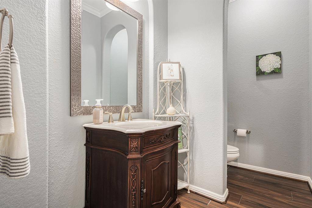 Secondary bathroom on the first level