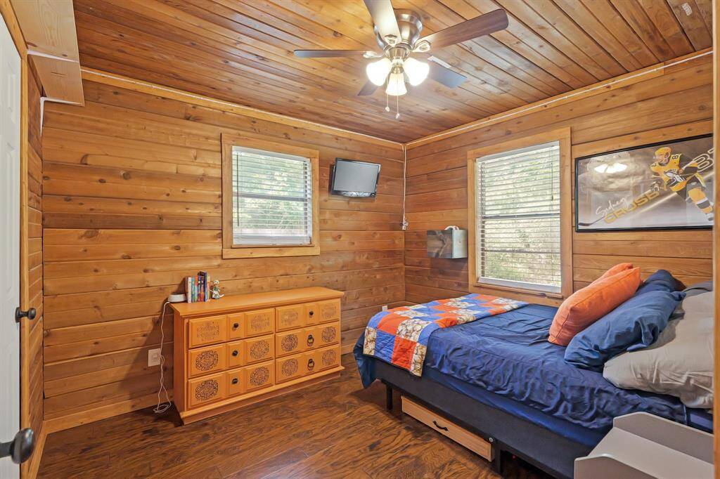 Secondary bedroom