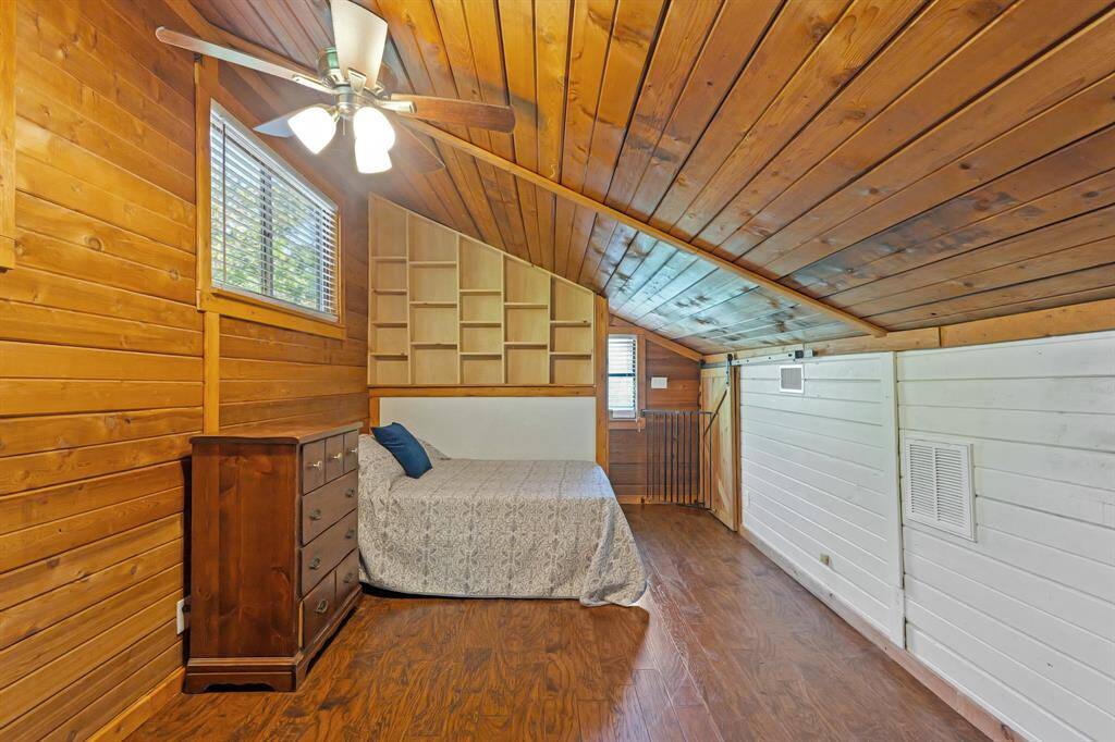 Primary upstairs retreat with en-suite bathroom.