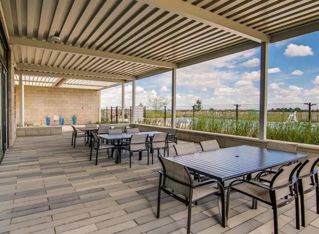 Dellrose Clubhouse table area