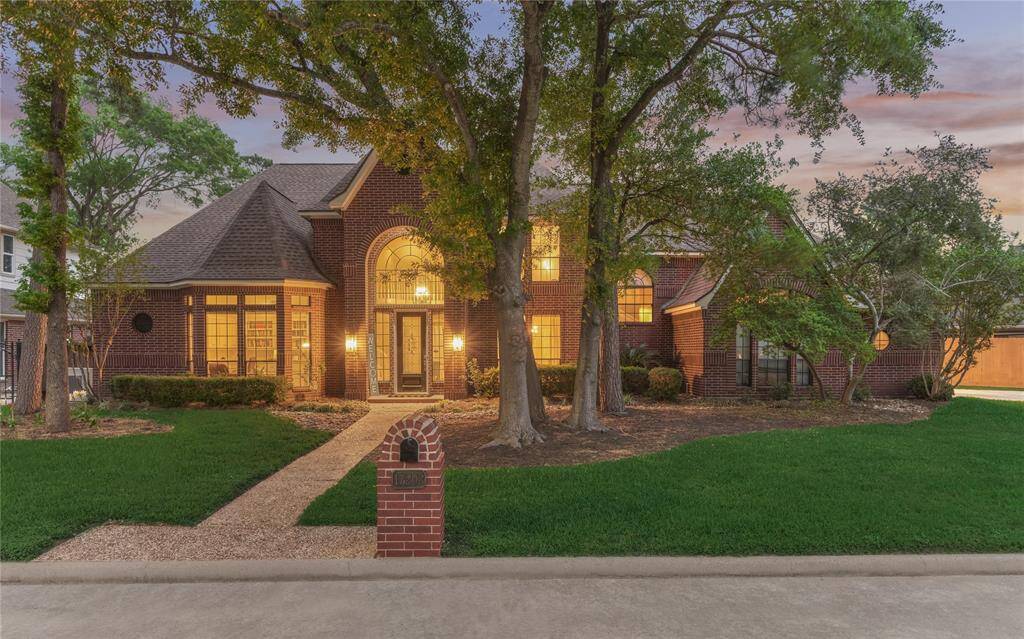 17202 Oak Dale Drive is a remarkable 5 bedroom, 3 & 1/2 bath custom home perfectly situated on over 1/3 of an acre.