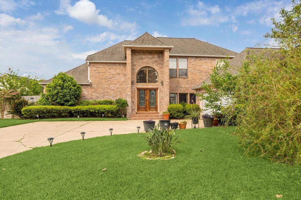 WELCOME HOME TO 1722 RANDONS POINT DRIVE IN THE DESIRABLE COMMUNITY OF SUGARWOOD. THE FULL BRICK FRONT EXTERIOR OFFERS PLENTY OF CURB APPEAL.