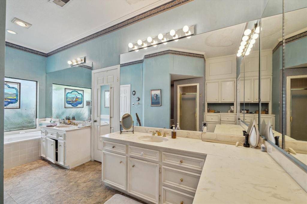 PRIMARY ENSUITE FEATURES PLENTY OF STORAGE, LOTS OF COUNTER SPACE, AS WELL AS DUAL SINKS, SEPARATE TUB AND SHOWER.