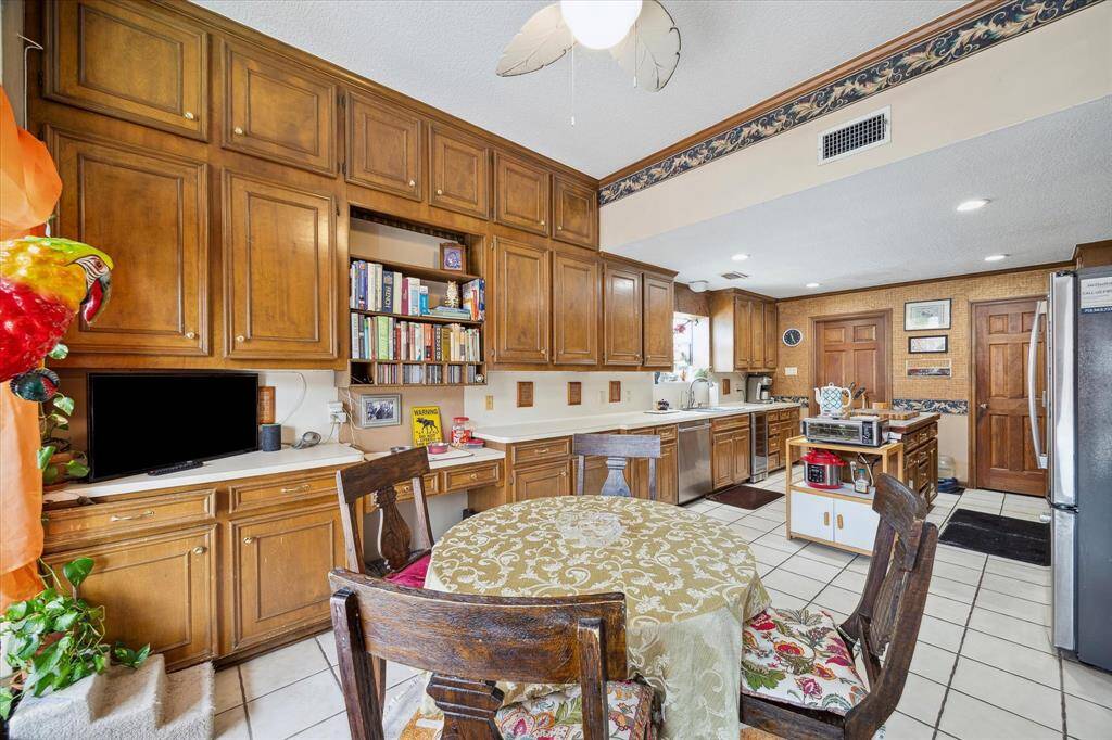 LOOK AT ALL THIS PREMIUM STORAGE! THE BREAKFAST ROOM IS OPEN TO THE KITCHEN.