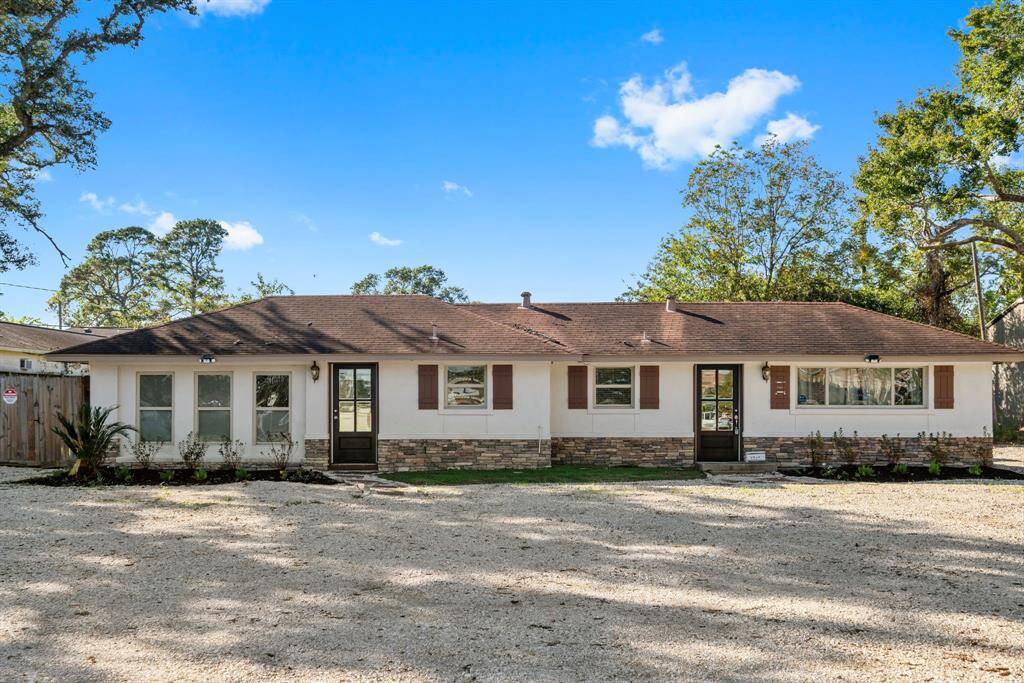 Lovely updated ranch office/house. Zoned commercial or residential off Campbell and Longpoint.