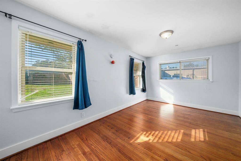 Office/bedroom.