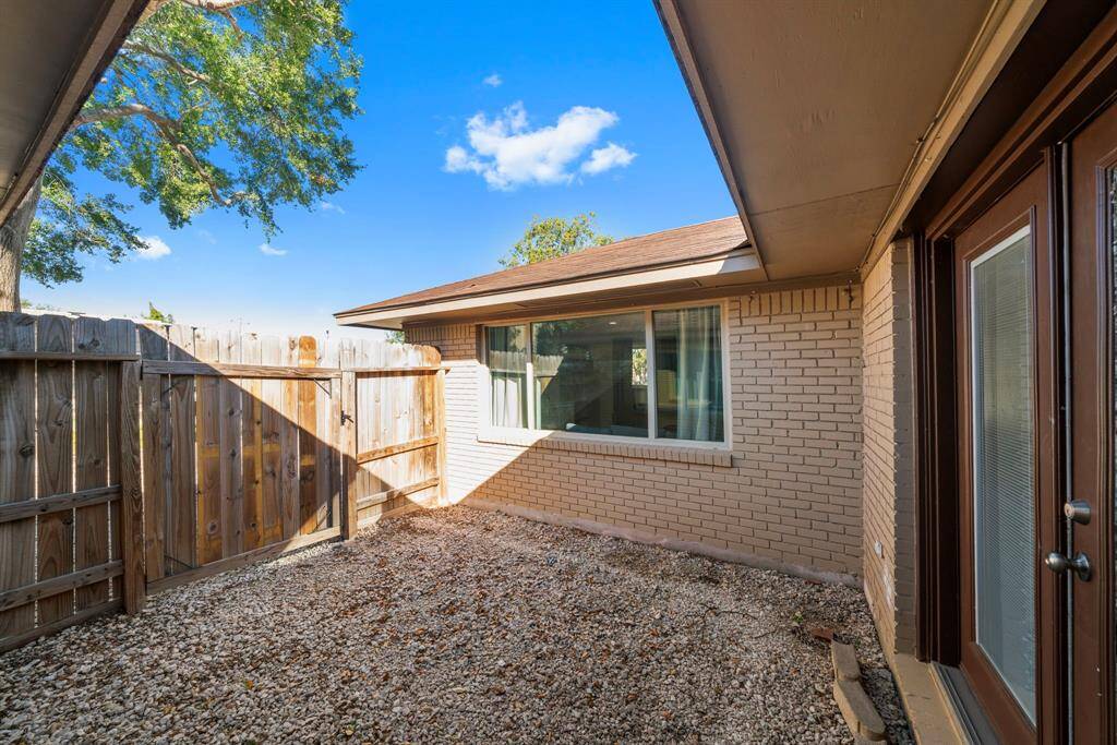 Side patio enclosed area.