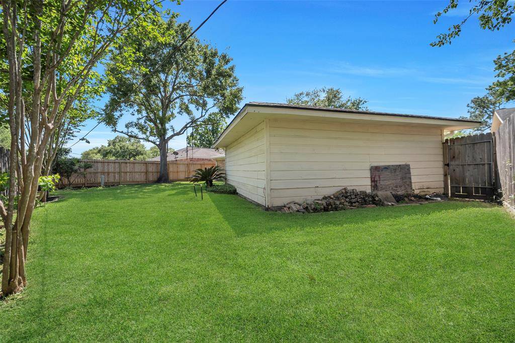 Big enough for a game of catch, a garden party, or your dream swimming pool.