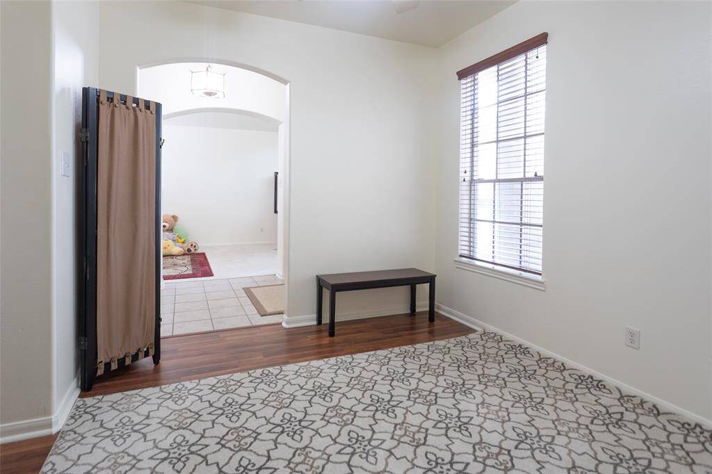 Bathroom near the bedrooms.