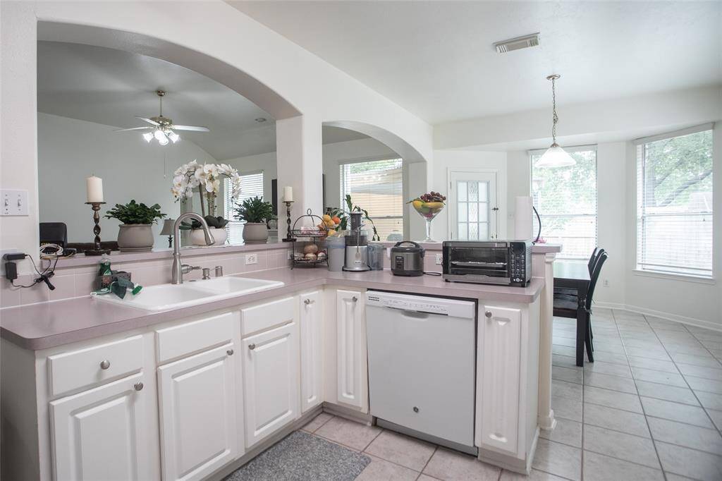 Kitchen and breakfast area have lovely arches as well as bay window.