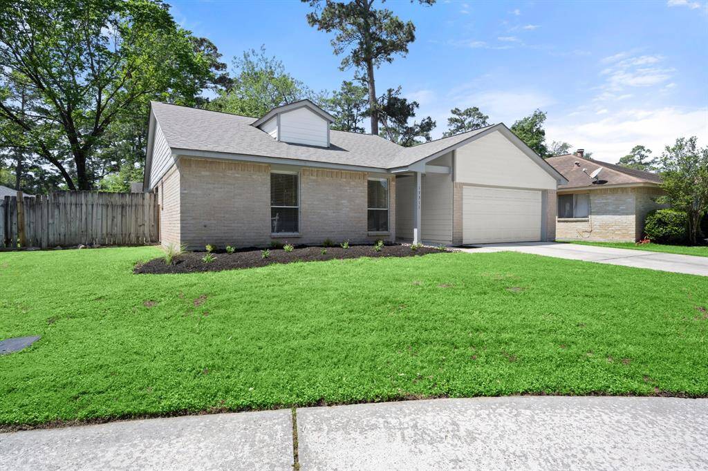 offering charming curb appeal with power-washed exterior