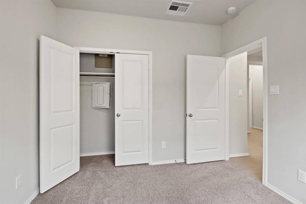 Second bedroom.