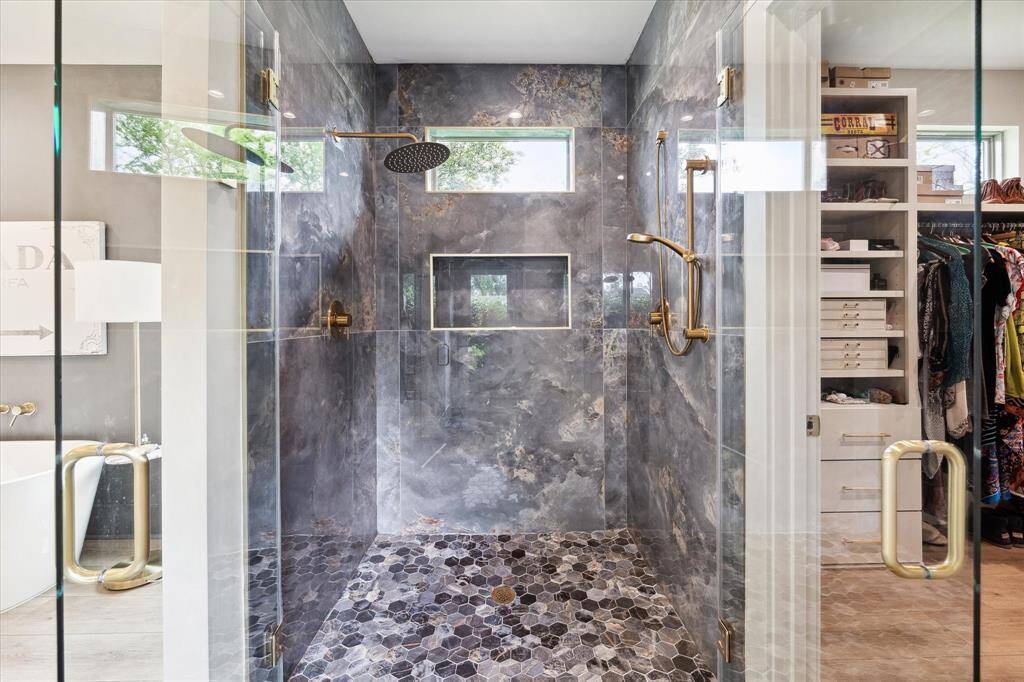 Walk-in double head primary shower